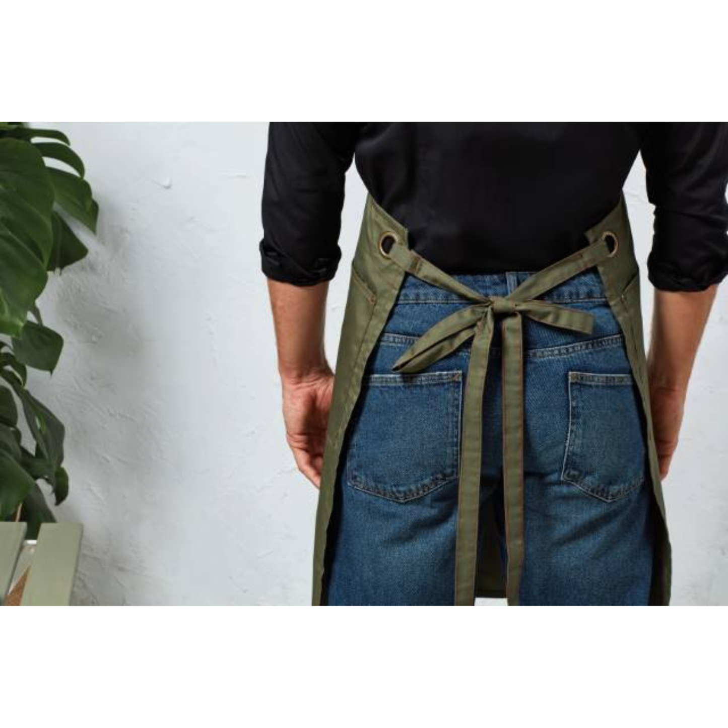 Delantal con peto y bolsillos laterales “Barley”